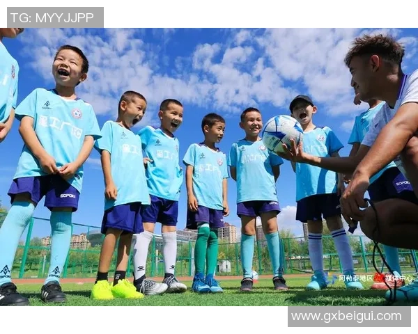 广州足球明星盘点他们在绿茵场上的精彩表现与成就